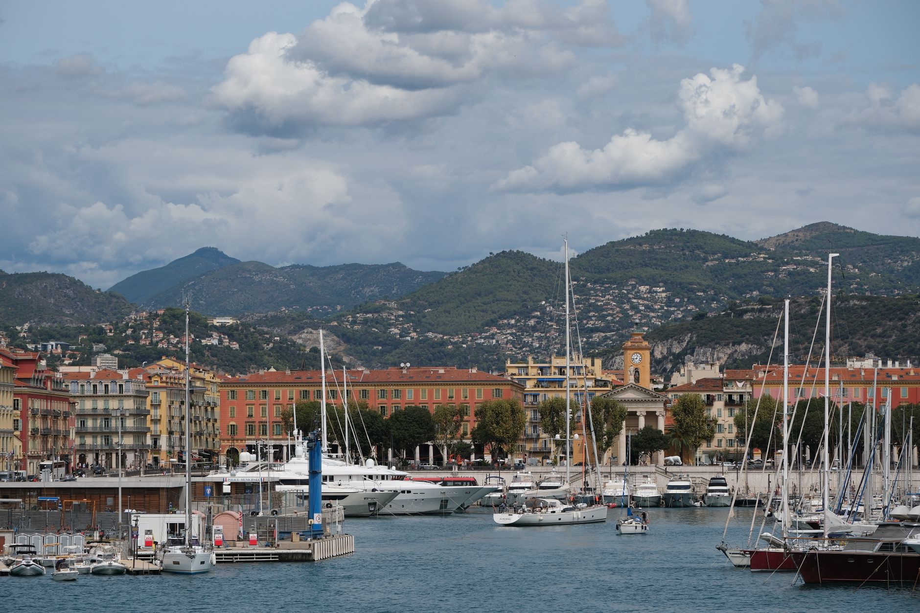 Local Context in Nice, France