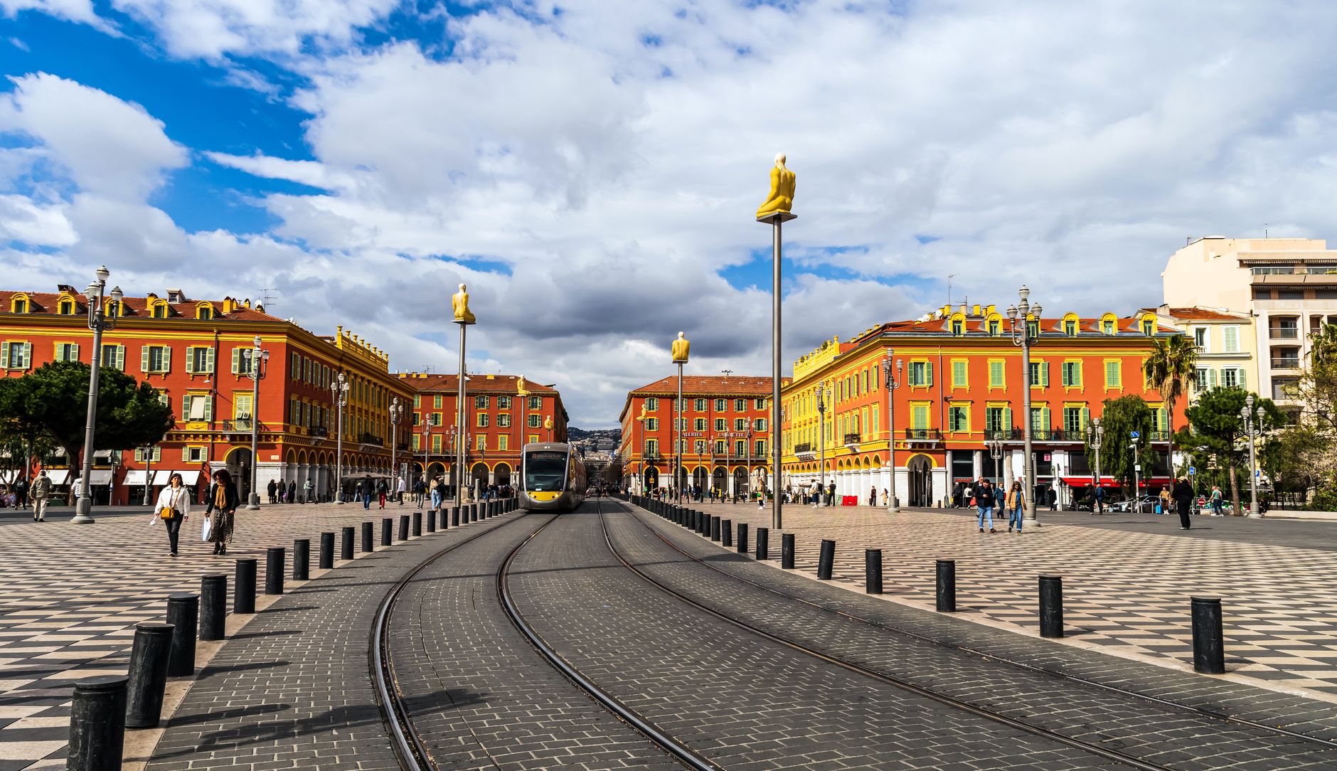 Local Context in Nice, France