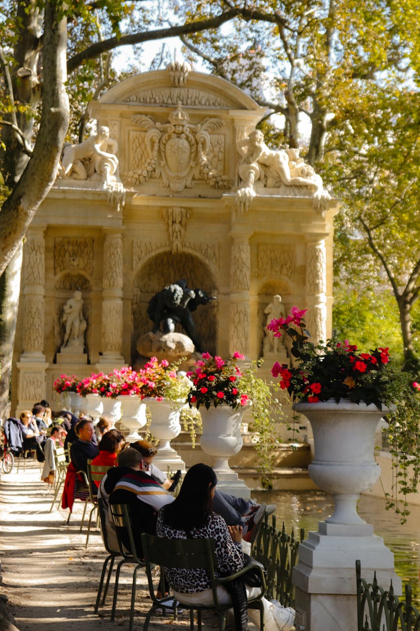 Responsible and Local-First Tips in Paris, France