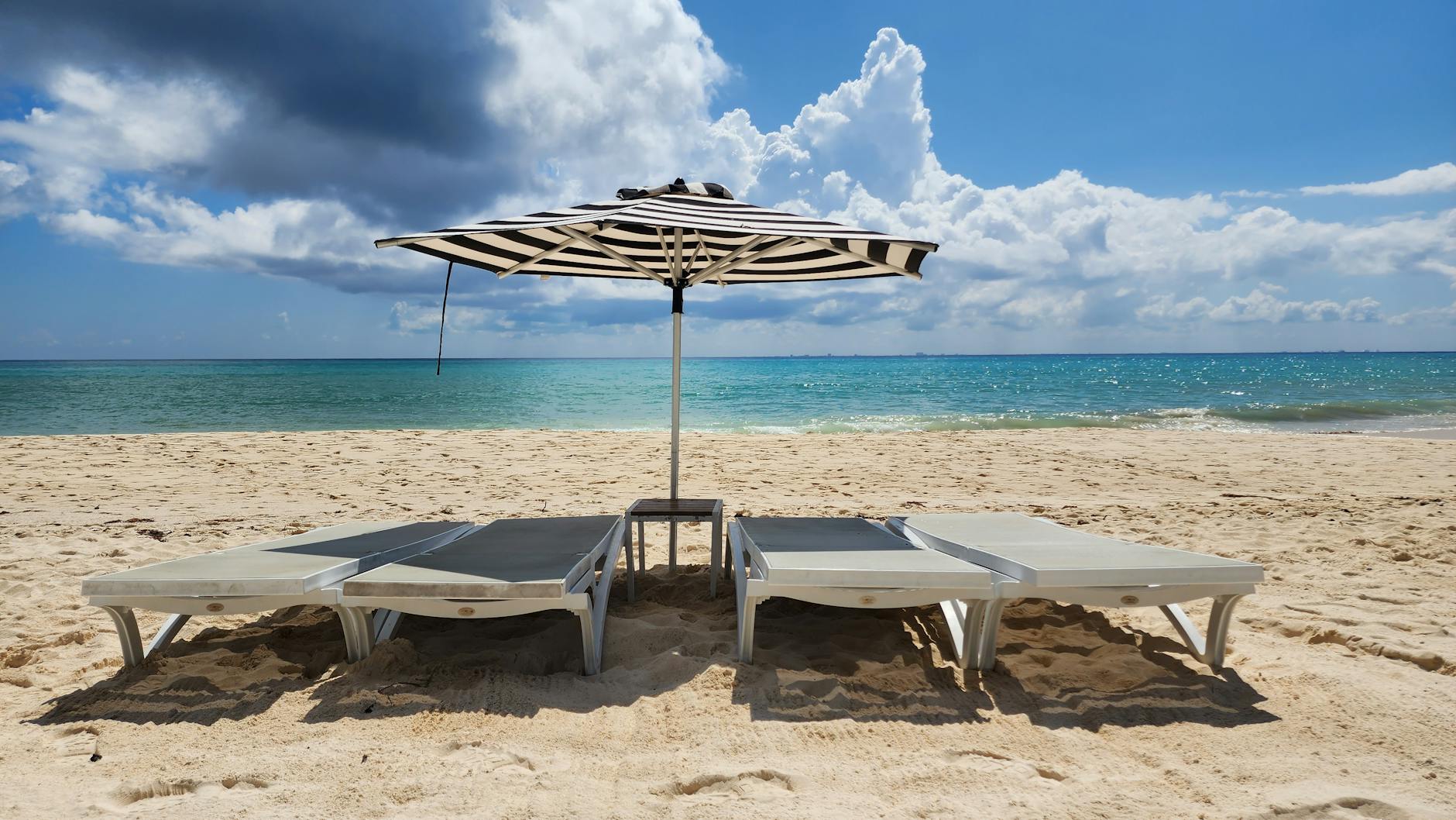 What This Page Helps You Decide in Playa del Ingles, Spain