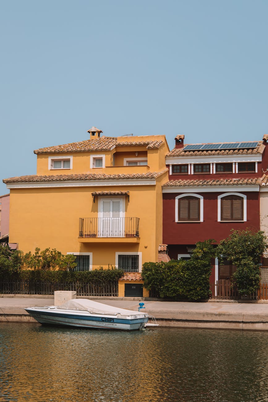 Local Context in Valencia, Spain
